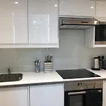 Luxury Mezzanine Apartment In Kensington / Earls Court Garden Square