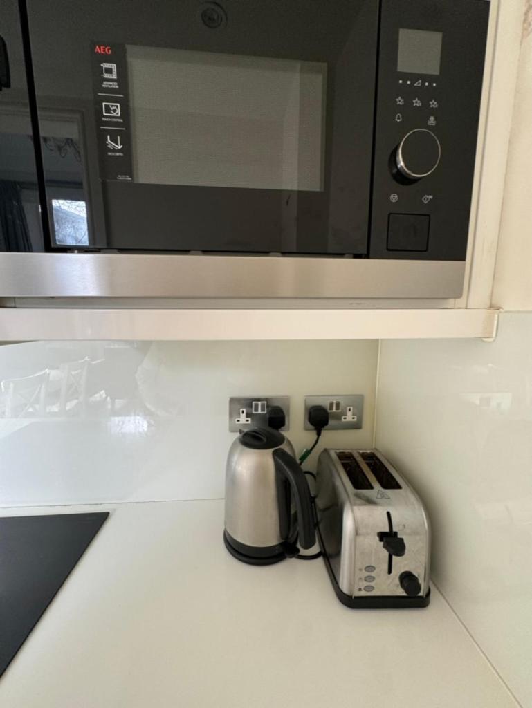 Luxury Mezzanine In Kensington / Earls Court Garden Square Apartment *