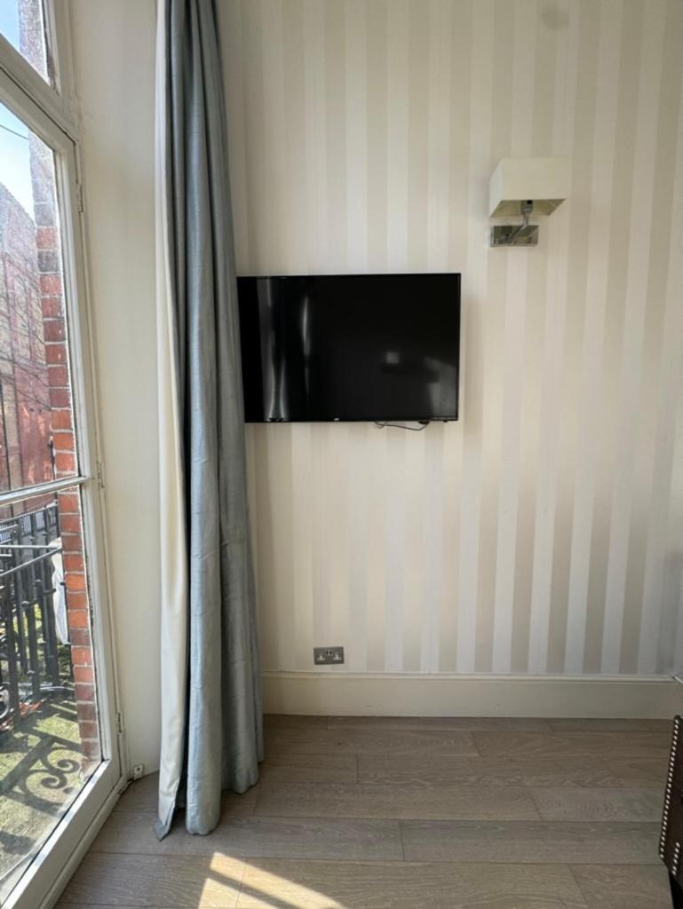 Luxury Mezzanine In Kensington / Earls Court Garden Square * London