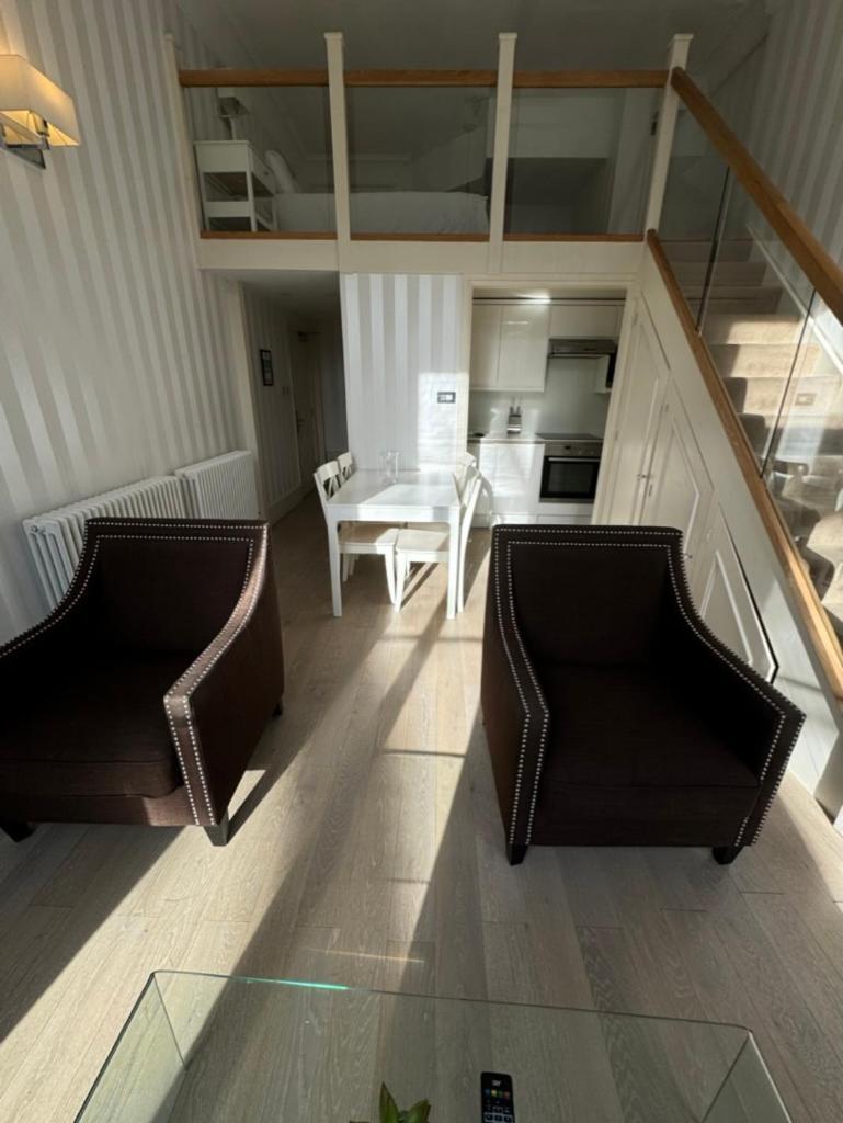 Luxury Mezzanine In Kensington / Earls Court Garden Square