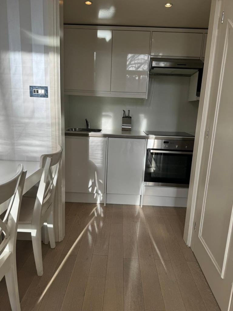 Luxury Mezzanine In Kensington / Earls Court Garden Square * Londra