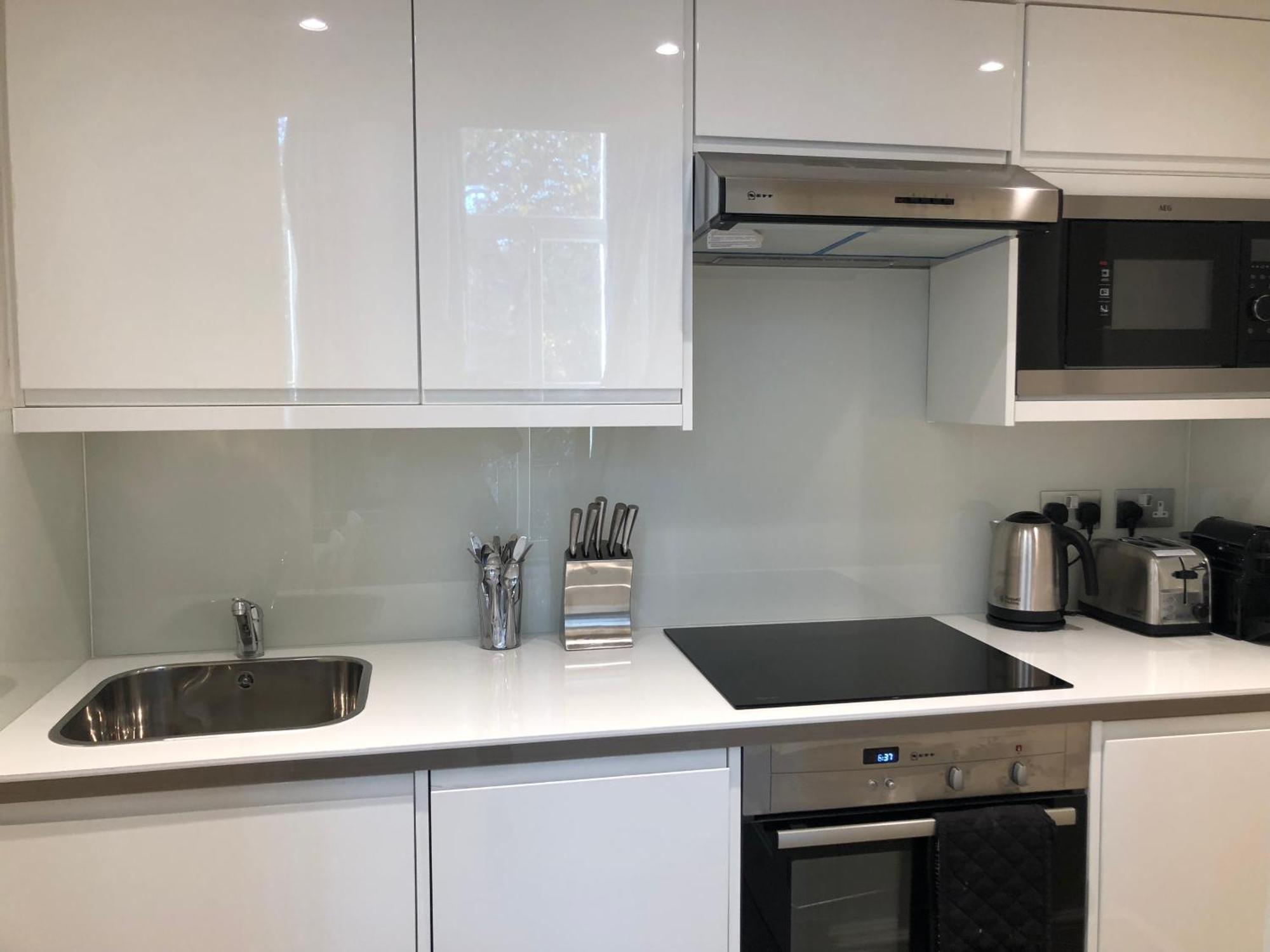 Luxury Mezzanine In Kensington / Earls Court Garden Square